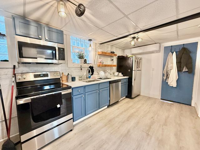 2915 W McLean Avenue, Chicago, IL 60647