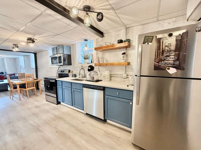 2915 W McLean Avenue, Chicago, IL 60647