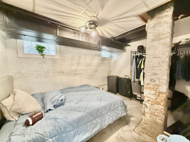 2915 W McLean Avenue, Chicago, IL 60647