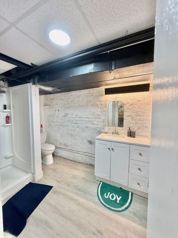 2915 W McLean Avenue, Chicago, IL 60647