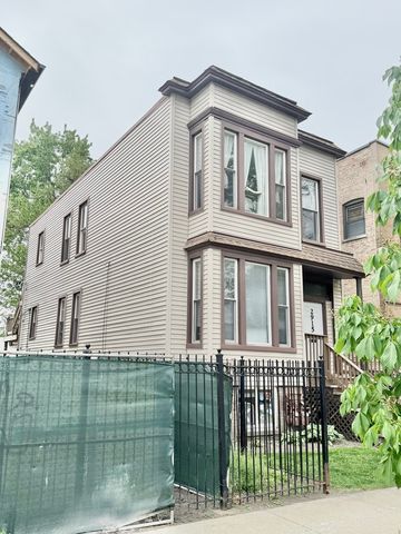 2915 W McLean Avenue, Chicago, IL 60647