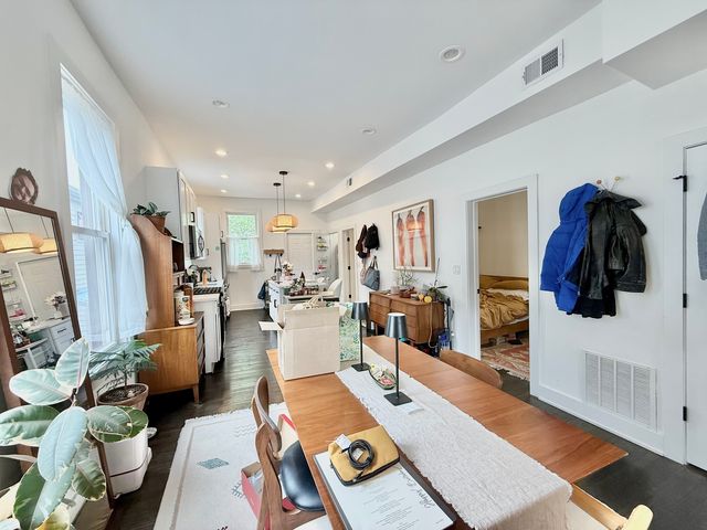 2915 W McLean Avenue, Chicago, IL 60647