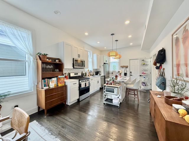 2915 W McLean Avenue, Chicago, IL 60647