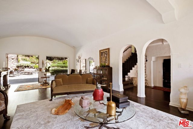 2556 Aberdeen Avenue, Los Angeles, CA 90027