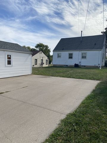 1548 W CENTRAL PARK Avenue, Davenport, IA 52804