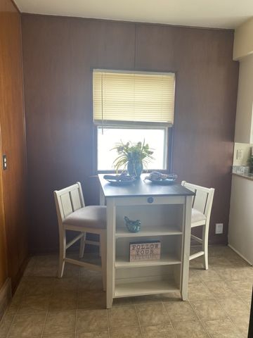 1548 W CENTRAL PARK Avenue, Davenport, IA 52804