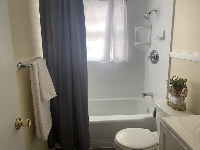 1548 W CENTRAL PARK Avenue, Davenport, IA 52804