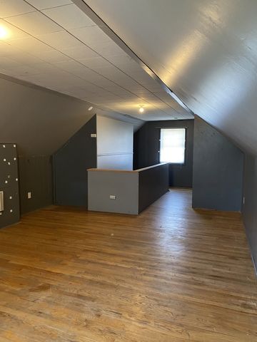 1548 W CENTRAL PARK Avenue, Davenport, IA 52804