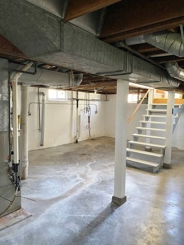 1548 W CENTRAL PARK Avenue, Davenport, IA 52804