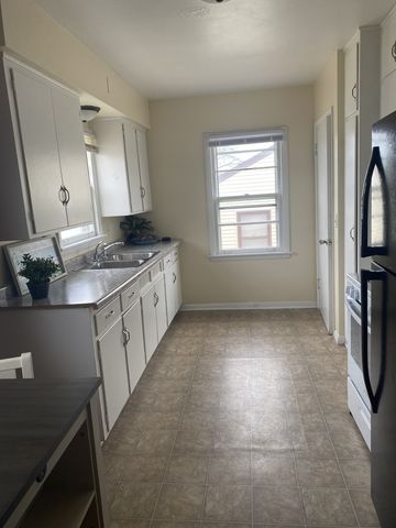 1548 W CENTRAL PARK Avenue, Davenport, IA 52804