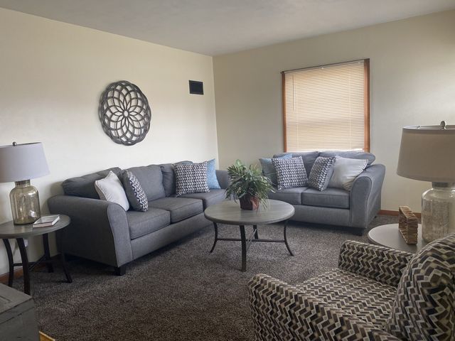 1548 W CENTRAL PARK Avenue, Davenport, IA 52804