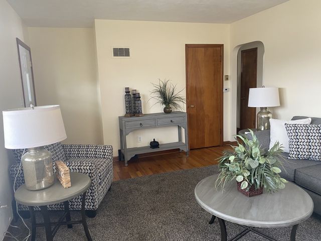 1548 W CENTRAL PARK Avenue, Davenport, IA 52804