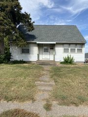 1548 W CENTRAL PARK Avenue, Davenport, IA 52804