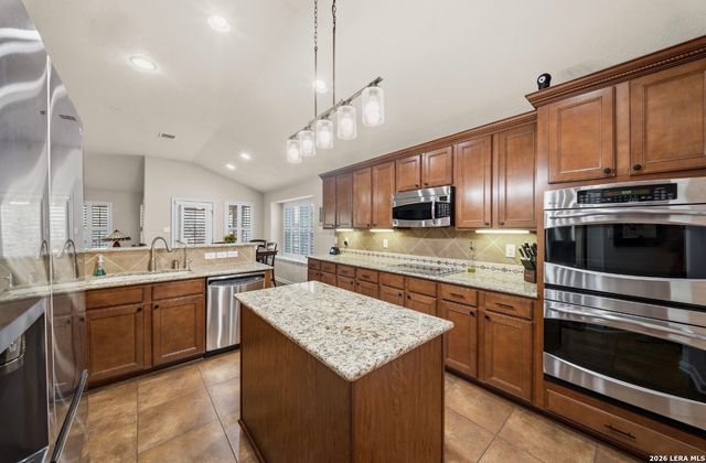 23555 Fairway, San Antonio, TX 78258