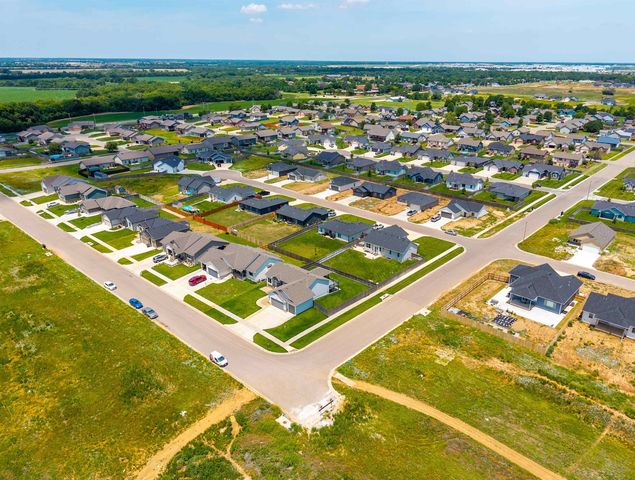 5104 W 46th St S, Wichita, KS 67215