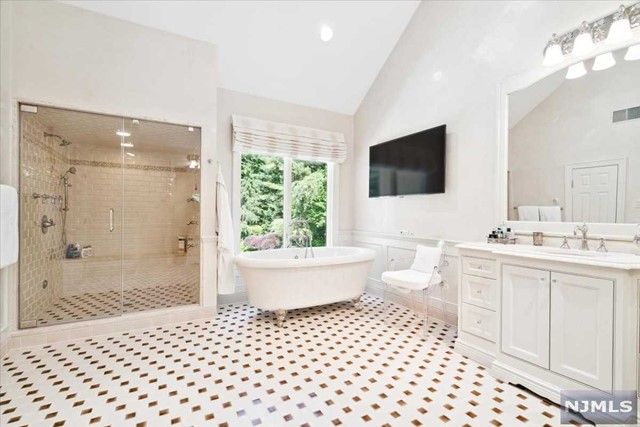 30 Sunflower Drive, Upper Saddle River, NJ 07458