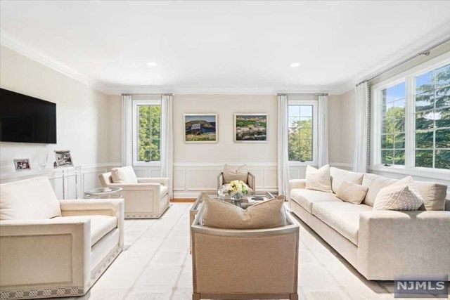 30 Sunflower Drive, Upper Saddle River, NJ 07458