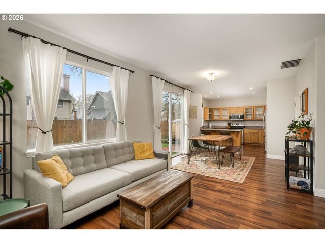 8330 Sw NORFOLK Ln, Portland, OR 97224