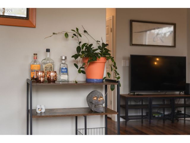 8330 Sw NORFOLK Ln, Portland, OR 97224