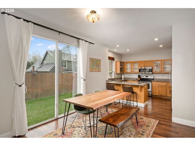 8330 Sw NORFOLK Ln, Portland, OR 97224