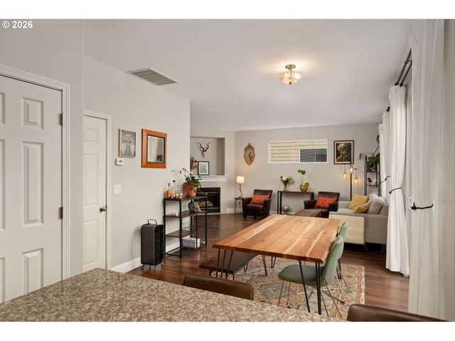 8330 Sw NORFOLK Ln, Portland, OR 97224