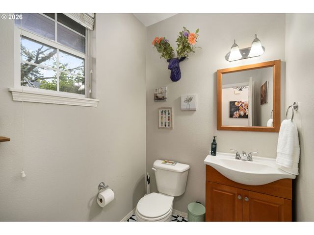 8330 Sw NORFOLK Ln, Portland, OR 97224