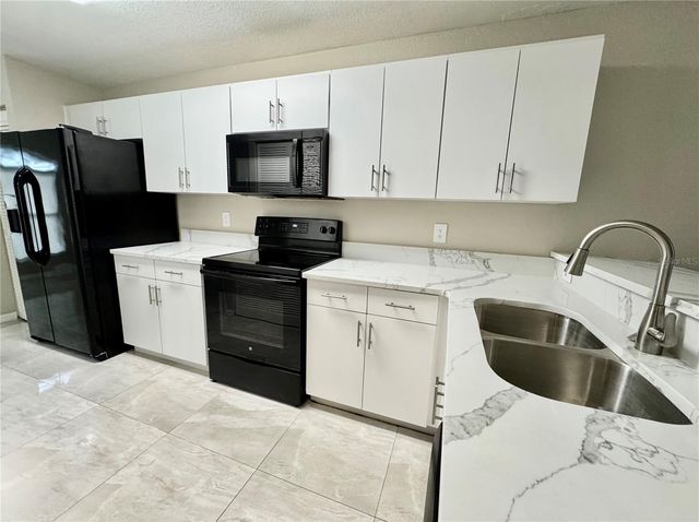 14922 PAR CLUB CIRCLE, Tampa, FL 33618