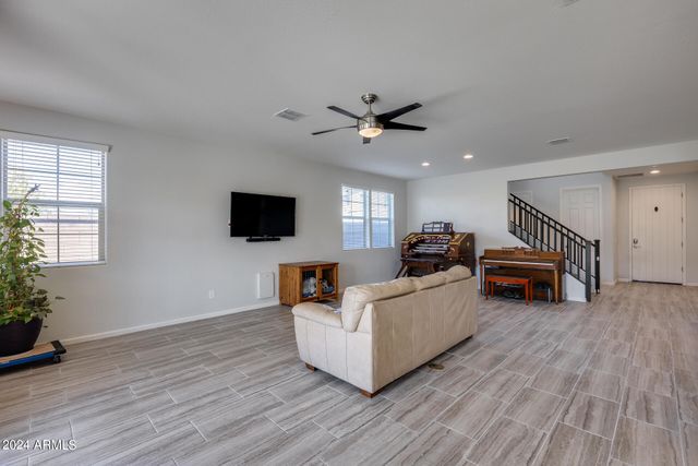 130 N BAY Drive, Gilbert, AZ 85233