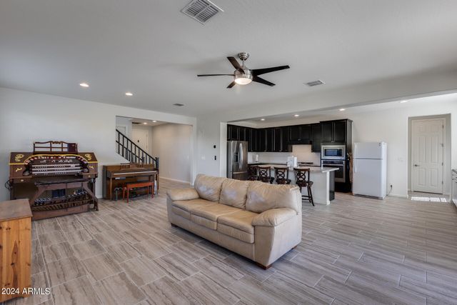 130 N BAY Drive, Gilbert, AZ 85233