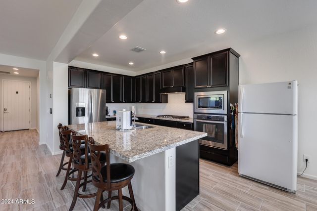 130 N BAY Drive, Gilbert, AZ 85233