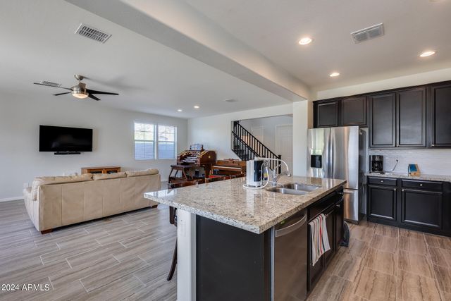 130 N BAY Drive, Gilbert, AZ 85233