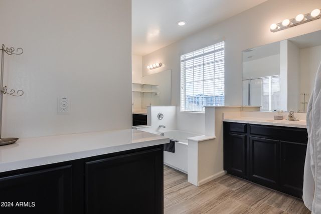 130 N BAY Drive, Gilbert, AZ 85233