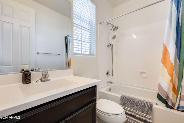 130 N BAY Drive, Gilbert, AZ 85233