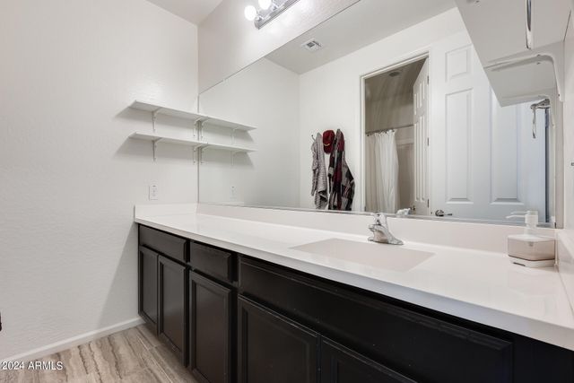 130 N BAY Drive, Gilbert, AZ 85233