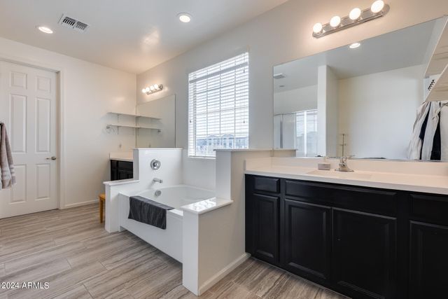 130 N BAY Drive, Gilbert, AZ 85233