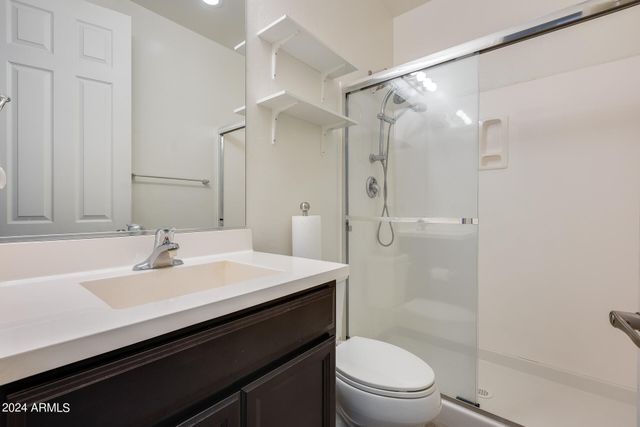 130 N BAY Drive, Gilbert, AZ 85233