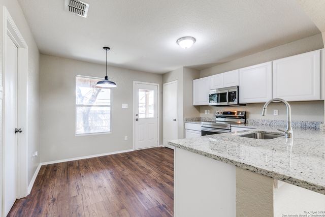 8535 Silver Brush, San Antonio, TX 78254