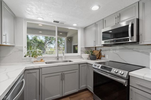 8356 Chamise, Clovis, CA 93619