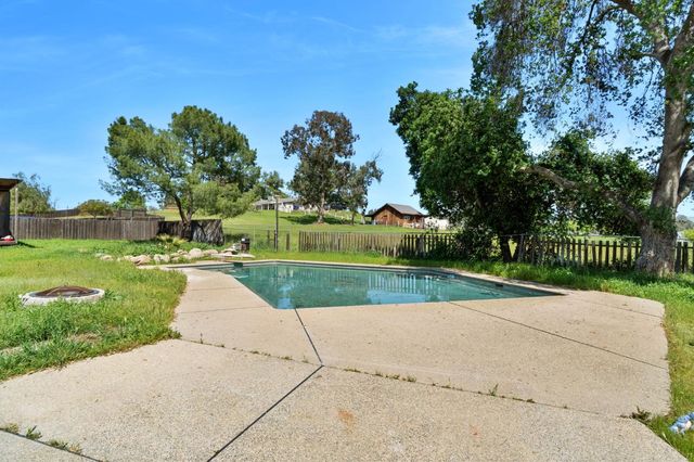 8356 Chamise, Clovis, CA 93619