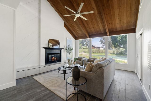 8356 Chamise, Clovis, CA 93619