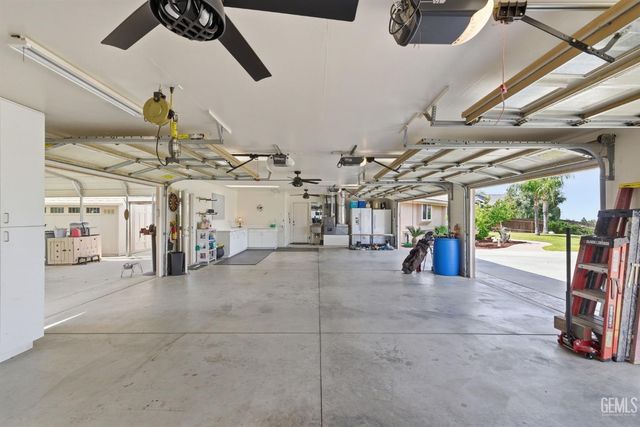 5056 N Hills Drive, Bakersfield, CA 93308