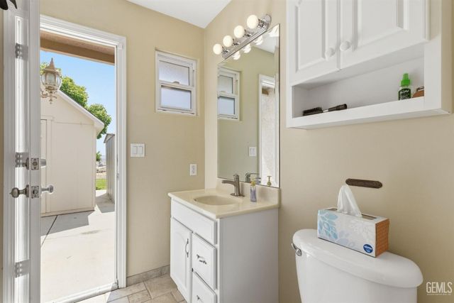 5056 N Hills Drive, Bakersfield, CA 93308