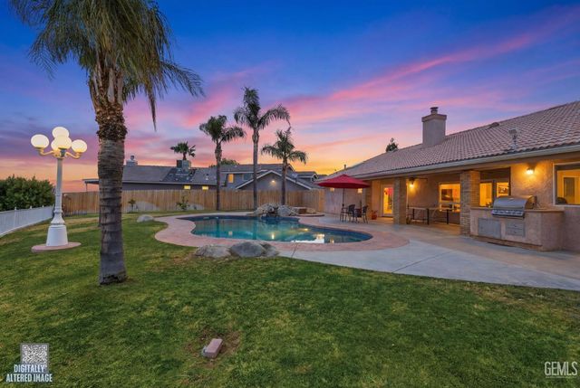 5056 N Hills Drive, Bakersfield, CA 93308