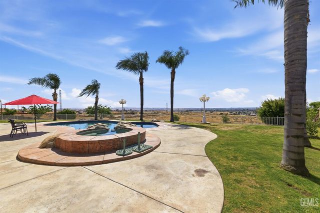 5056 N Hills Drive, Bakersfield, CA 93308