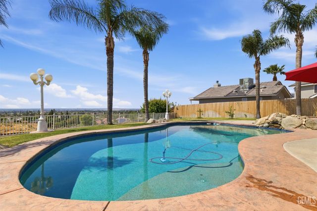 5056 N Hills Drive, Bakersfield, CA 93308