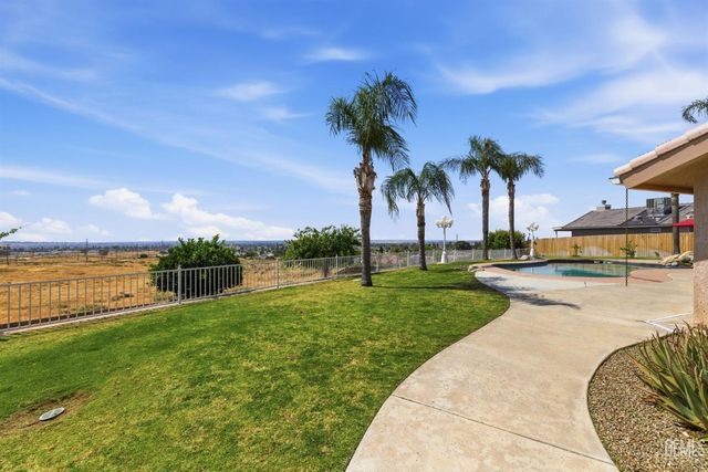 5056 N Hills Drive, Bakersfield, CA 93308