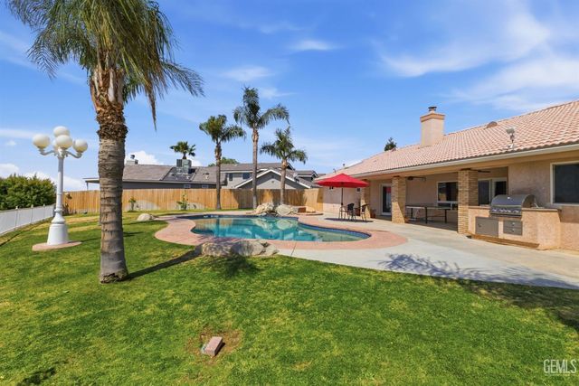 5056 N Hills Drive, Bakersfield, CA 93308