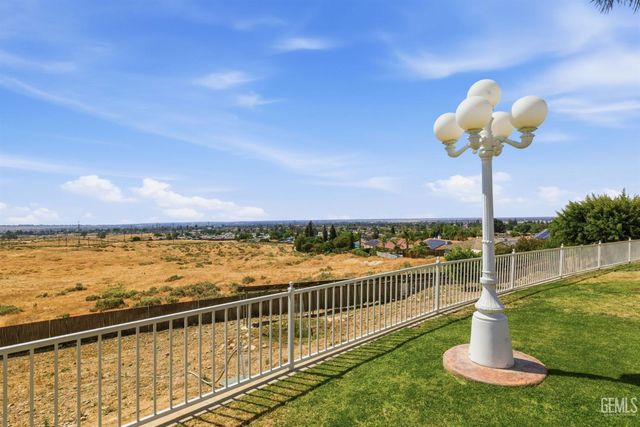 5056 N Hills Drive, Bakersfield, CA 93308