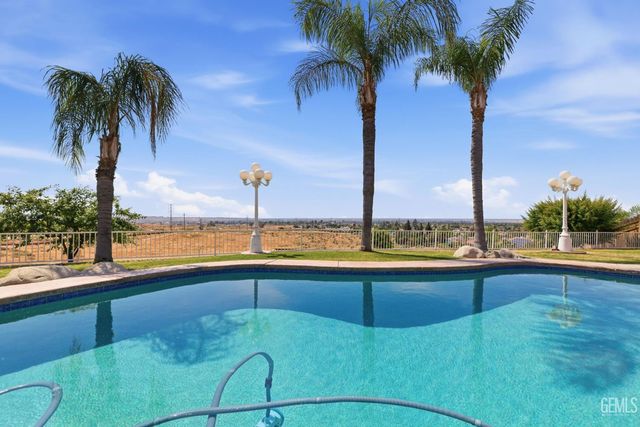 5056 N Hills Drive, Bakersfield, CA 93308