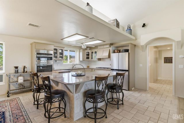 5056 N Hills Drive, Bakersfield, CA 93308